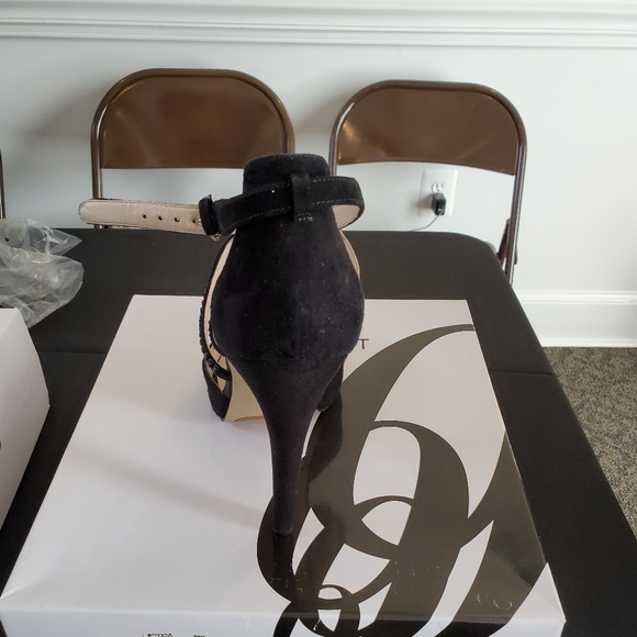 Shoes - Picture 3 of 4